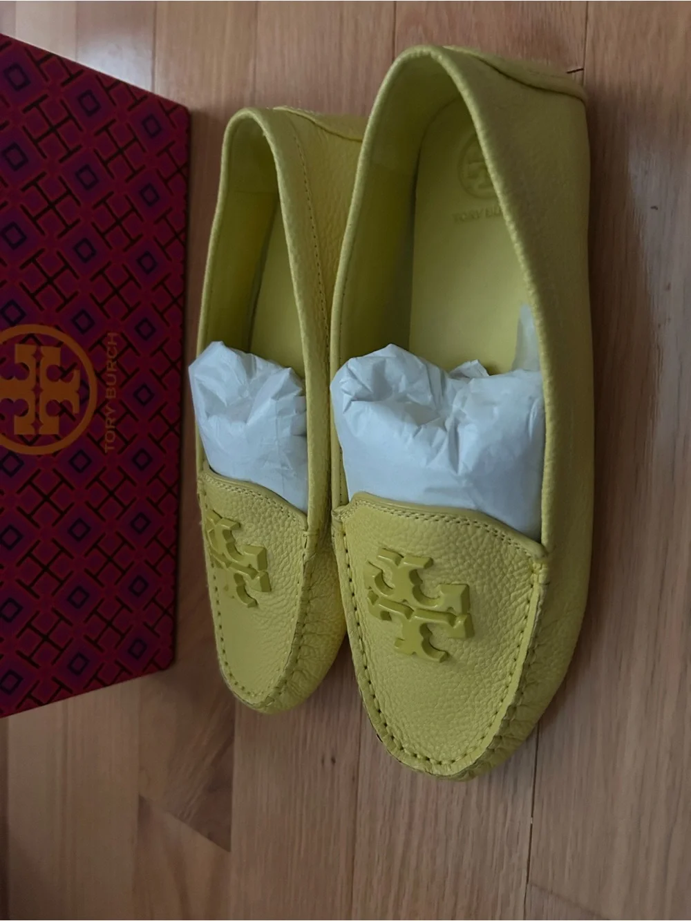Tory Burch EVERLY DRIVER loafers - tumbled leather calendula yellow